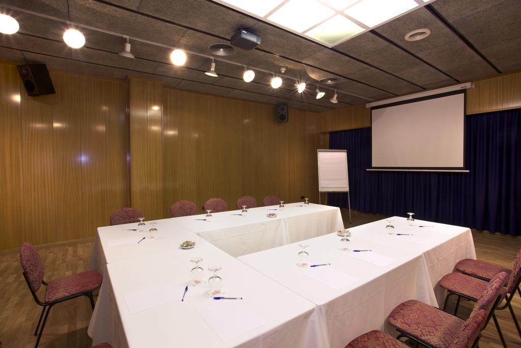 Hotel Domo Vilafranca del Penedès Facilidades foto