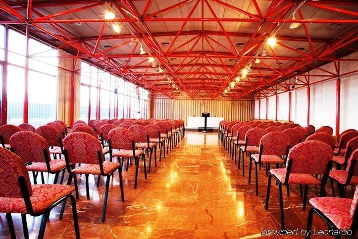 Hotel Domo Vilafranca del Penedès Facilidades foto